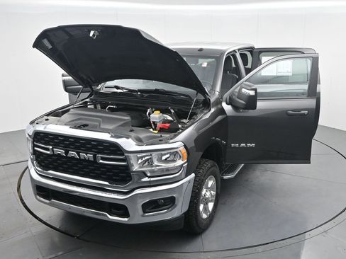 Used 2024 RAM 2500 Big Horn AWD/4WD image 40