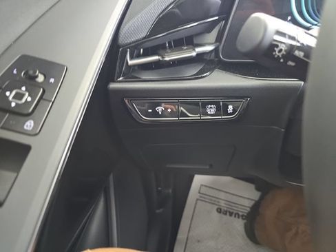 Certified 2025 Kia Niro EX FWD image 20