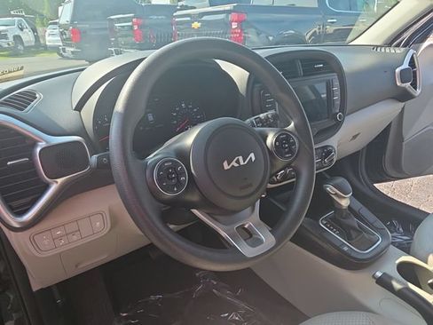 Used 2022 Kia Soul LX w/ Technology Package FWD image 17