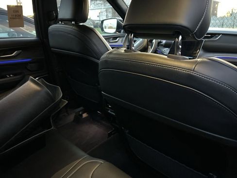 Used 2022 Jeep Grand Cherokee Overland image 8