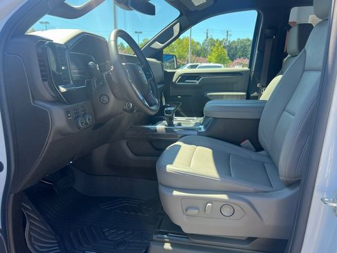 Used 2025 Chevrolet Silverado 1500 LTZ image 4