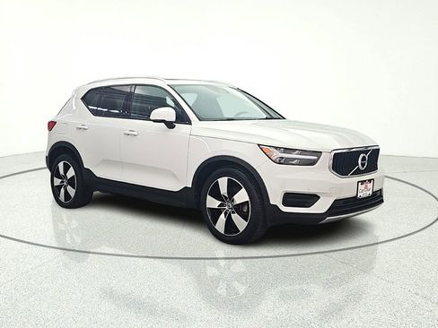 Used 2020 Volvo XC40 T5 Momentum w/ Protection Package Premier AWD/4WD image 9