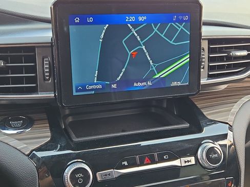 Used 2022 Ford Explorer Limited w/ Equipment Group 301A image 24