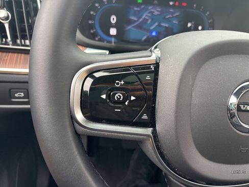 Used 2024 Volvo XC60 B5 Ultimate w/ Protection Package Premier image 23