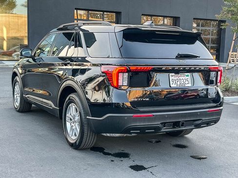 Used 2026 Ford Explorer Active RWD image 9