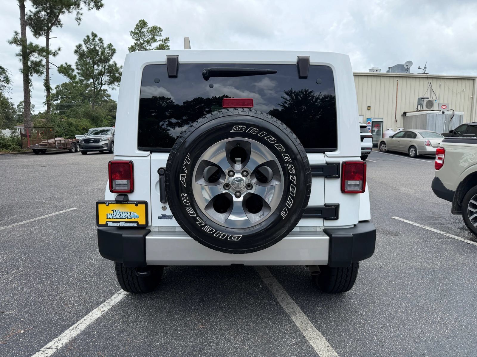 Used 2018 Jeep Wrangler Unlimited Sahara AWD/4WD image 6