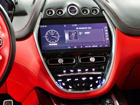 Used 2021 Aston Martin DBX AWD/4WD image 18