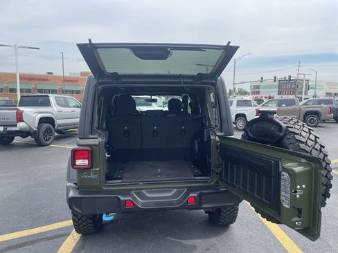 Used 2023 Jeep Wrangler Unlimited w/ Cold Weather Group AWD/4WD image 32