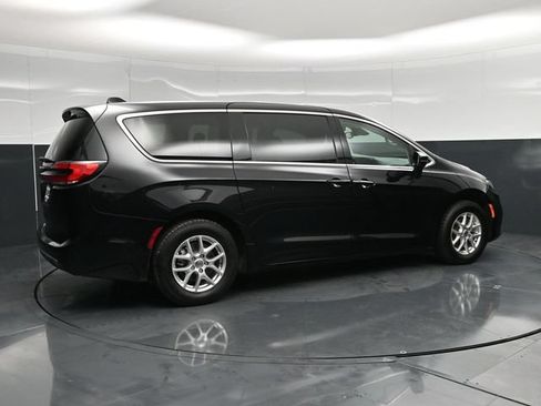 Certified 2024 Chrysler Pacifica Touring-L FWD image 2