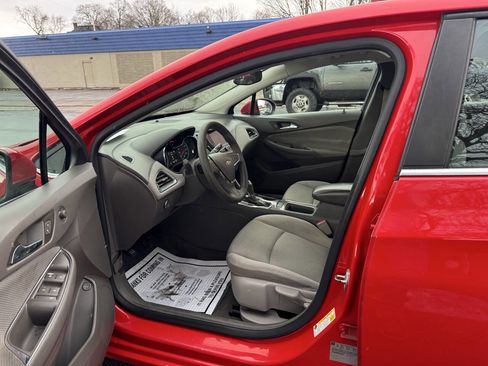 Used 2016 Chevrolet Cruze LT image 6