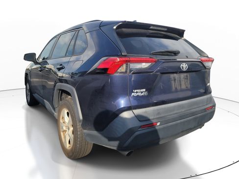 Used 2021 Toyota RAV4 XLE w/ Convenience Package FWD image 5
