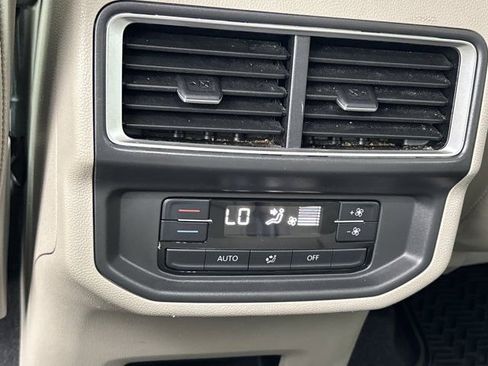 Used 2024 Volkswagen Atlas SE image 18