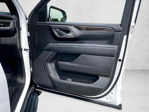 Used 2024 GMC Yukon SLE w/ Gmc Pro Safety Plus Package RWD image 18