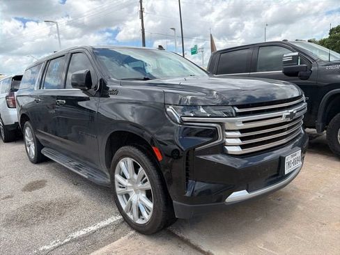 Used 2023 Chevrolet Suburban High Country w/ Advanced Technology Package AWD/4WD image 1
