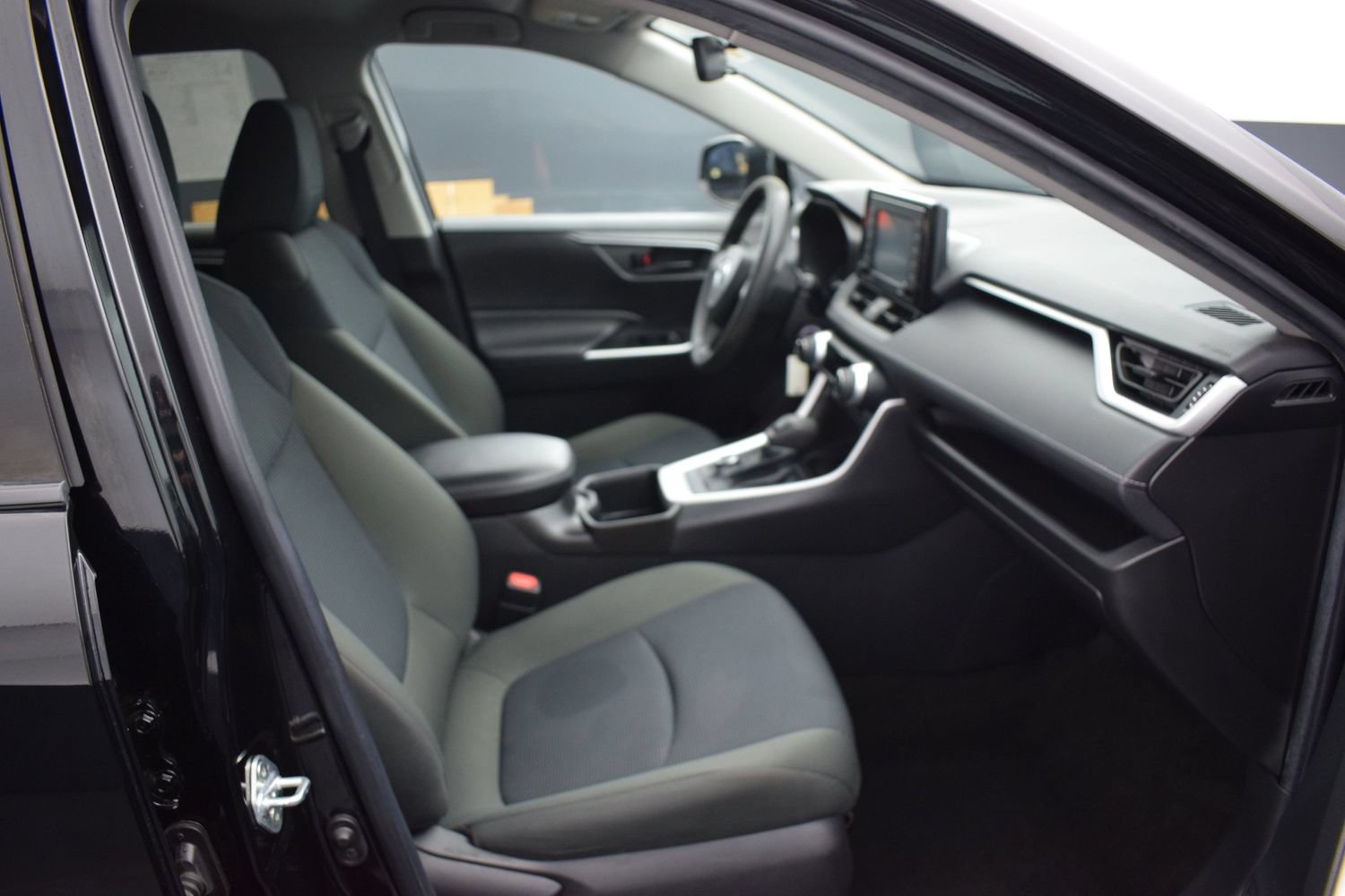 Used 2022 Toyota RAV4 LE AWD/4WD image 10