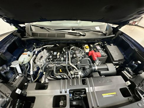 Used 2025 Nissan Kicks SR AWD/4WD image 33