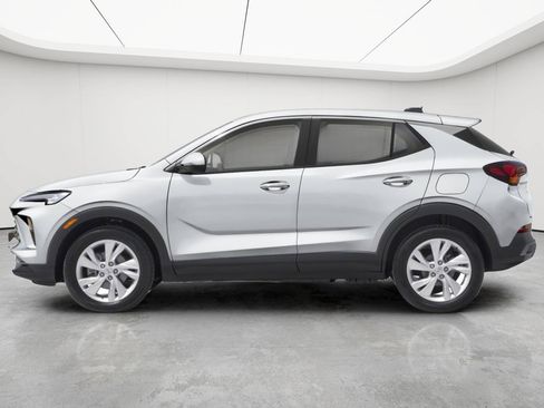 Used 2024 Buick Encore GX Preferred FWD image 3