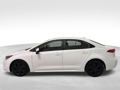 Used 2023 Toyota Corolla LE image 6
