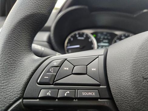 Used 2025 Nissan Versa S w/ Trunk Package image 28