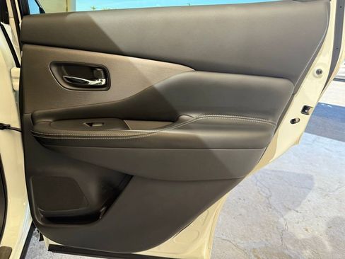 Used 2024 Nissan Murano SV w/ SV Midnight Edition Package image 13