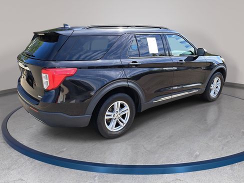 Used 2020 Ford Explorer XLT w/ Equipment Group 202A AWD/4WD image 5
