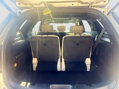 Used 2018 Ford Explorer Limited image 36