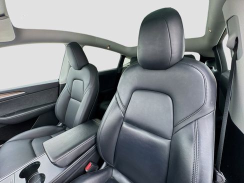 Used 2025 Tesla Model Y Long Range image 13