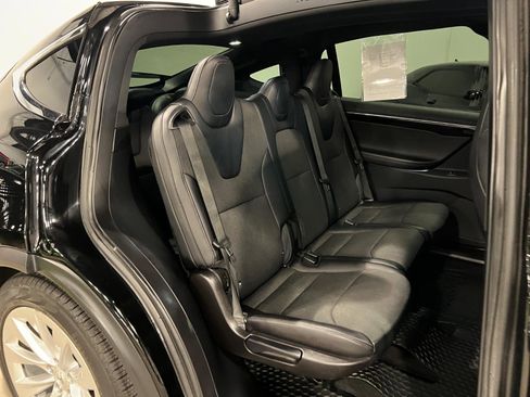 Used 2018 Tesla Model X 75D image 33