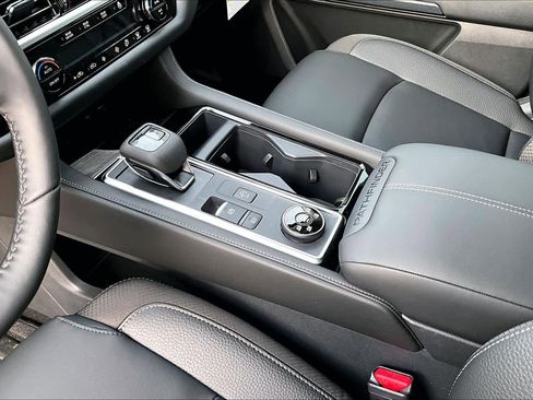 New 2025 Nissan Pathfinder SL image 7