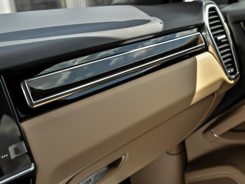 Used 2023 Porsche Cayenne Platinum Edition AWD/4WD image 49