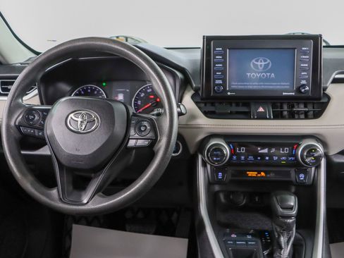 Used 2020 Toyota RAV4 XLE FWD image 17