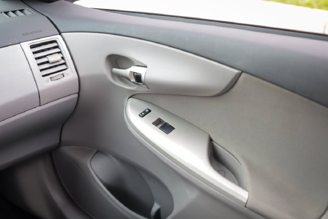 Used 2010 Toyota Corolla LE FWD image 30