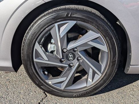 Certified 2024 Hyundai Elantra SEL w/ Convenience Package image 12