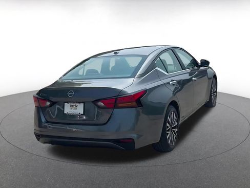 Used 2025 Nissan Altima 2.5 SV FWD image 11