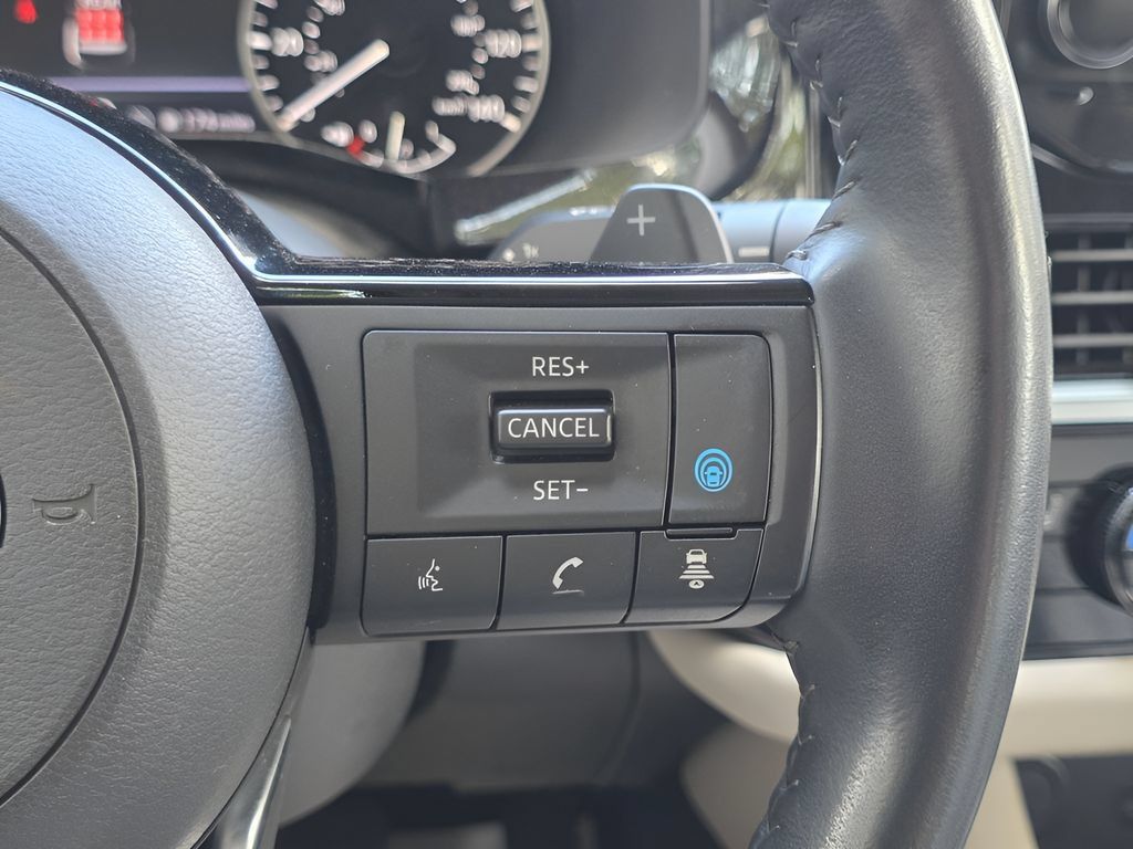 Used 2024 Nissan Pathfinder SL AWD/4WD image 22