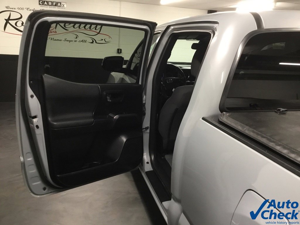 Used 2018 Toyota Tacoma TRD Off-Road w/ Technology Package AWD/4WD image 39