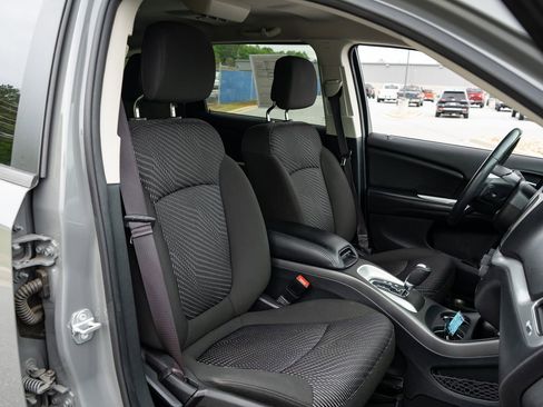 Used 2019 Dodge Journey SE w/ Safe & Sound Group FWD image 22