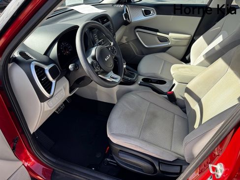 Certified 2022 Kia Soul LX image 9