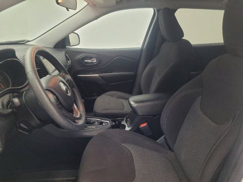Used 2019 Jeep Cherokee Latitude w/ Popular Appearance Group FWD image 17