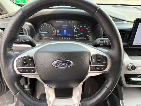 Used 2022 Ford Explorer XLT w/ Equipment Group 202A AWD/4WD image 11