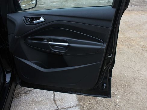 Used 2017 Ford Escape SE image 31