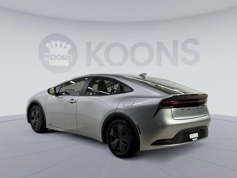 Used 2024 Toyota Prius LE image 10