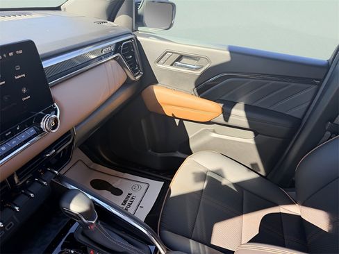 Used 2023 GMC Canyon AT4 w/ Technology Package image 31