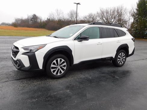 Used 2024 Subaru Outback Premium image 7