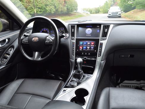 Used 2017 INFINITI Q50 2.0t w/ Moonroof Package image 12