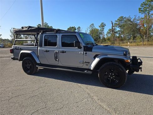 Used 2021 Jeep Gladiator Sport image 2