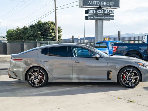 Used 2022 Kia Stinger GT1 RWD image 11