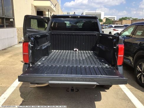 Used 2024 Toyota Tacoma SR5 AWD/4WD image 14