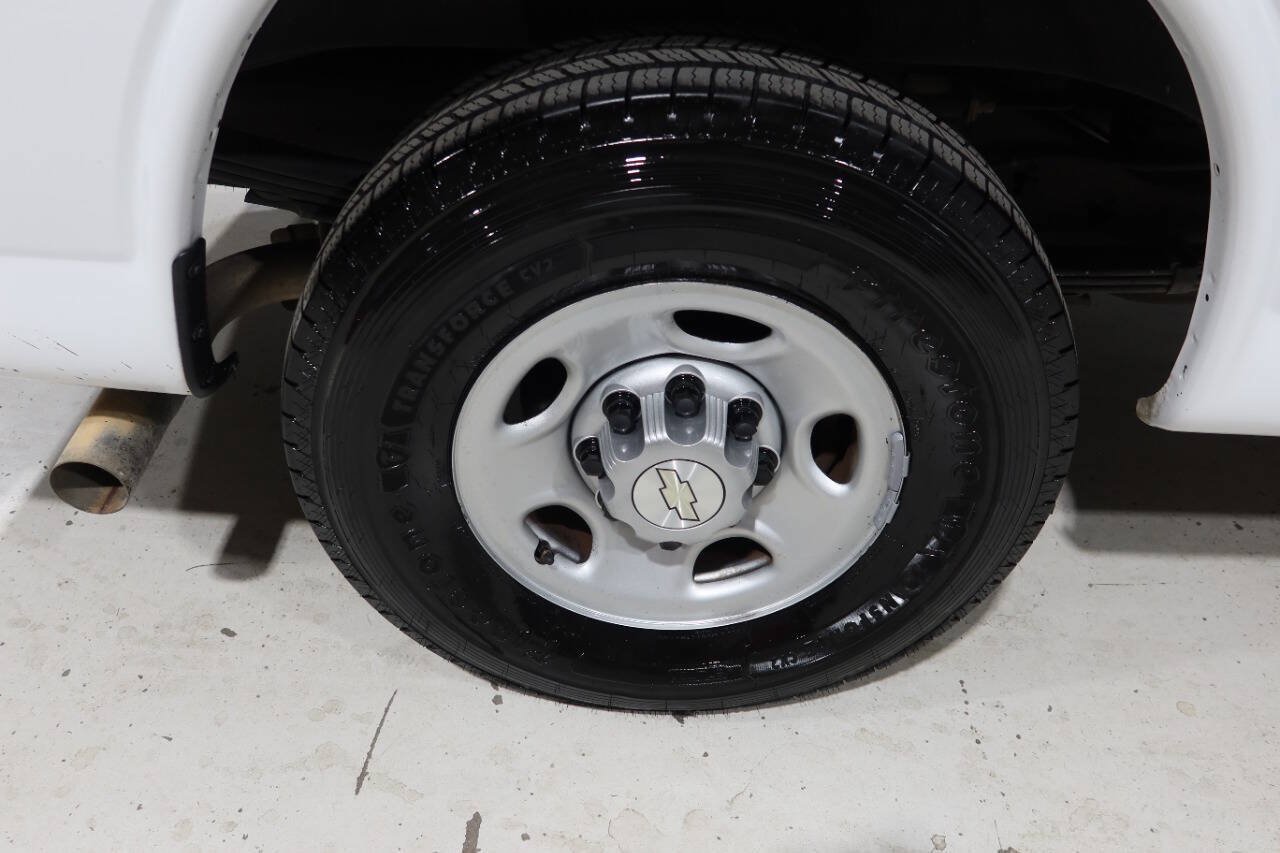 Used 2021 Chevrolet Express 2500 RWD image 29