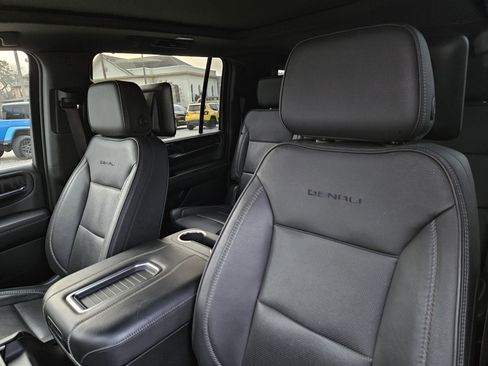 Used 2023 GMC Yukon XL Denali w/ Denali Reserve Package image 12